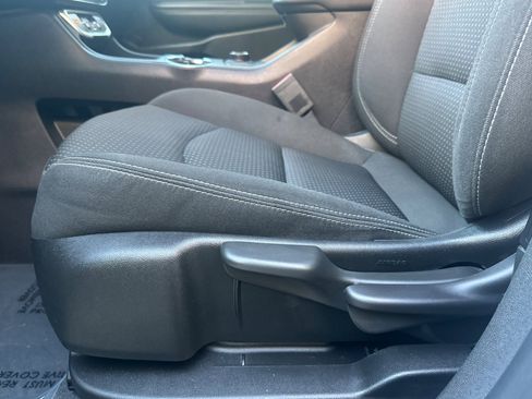 Used 2024 GMC Terrain SLE w/ Elevation Edition image 13