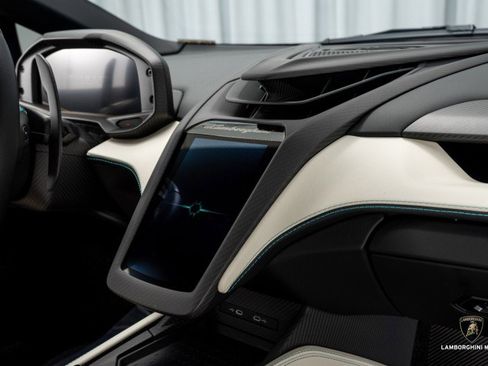 Used 2025 Lamborghini Revuelto image 55