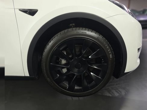 Used 2023 Tesla Model Y Long Range AWD/4WD image 16