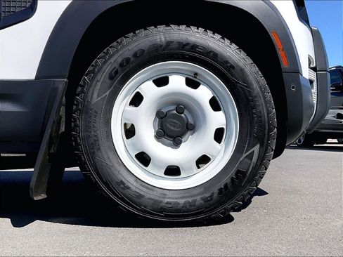 Used 2023 Land Rover Defender 110 S image 10