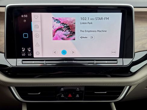 New 2026 Volkswagen Atlas SE FWD image 14
