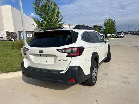 Used 2023 Subaru Outback Premium AWD/4WD image 3