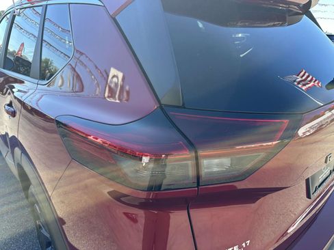 Used 2026 Nissan Rogue SV image 9