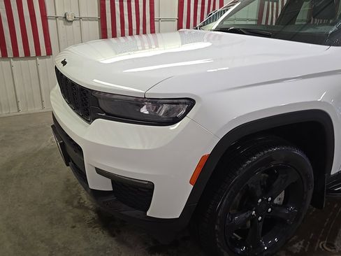 Used 2025 Jeep Grand Cherokee L Limited w/ Black Appearance Package image 6