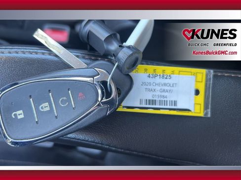 Used 2020 Chevrolet Trax LT w/ LT Convenience Package FWD image 17