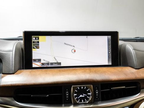 Used 2018 Lexus LX 570 4WD w/ Luxury Package image 26