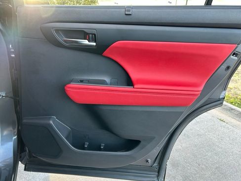 Used 2024 Toyota Highlander XSE image 29