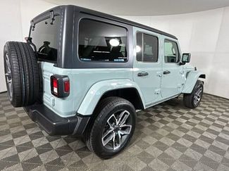 Used 2024 Jeep Wrangler Unlimited w/ Convenience Group AWD/4WD video 3