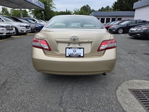 Used 2010 Toyota Camry LE image 7