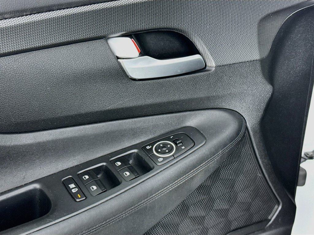 Used 2019 Hyundai Santa Fe SE FWD image 17