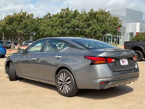 Used 2025 Nissan Altima 2.5 SV FWD image 6