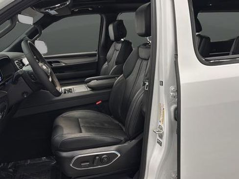 Used 2024 Jeep Wagoneer Series II image 9