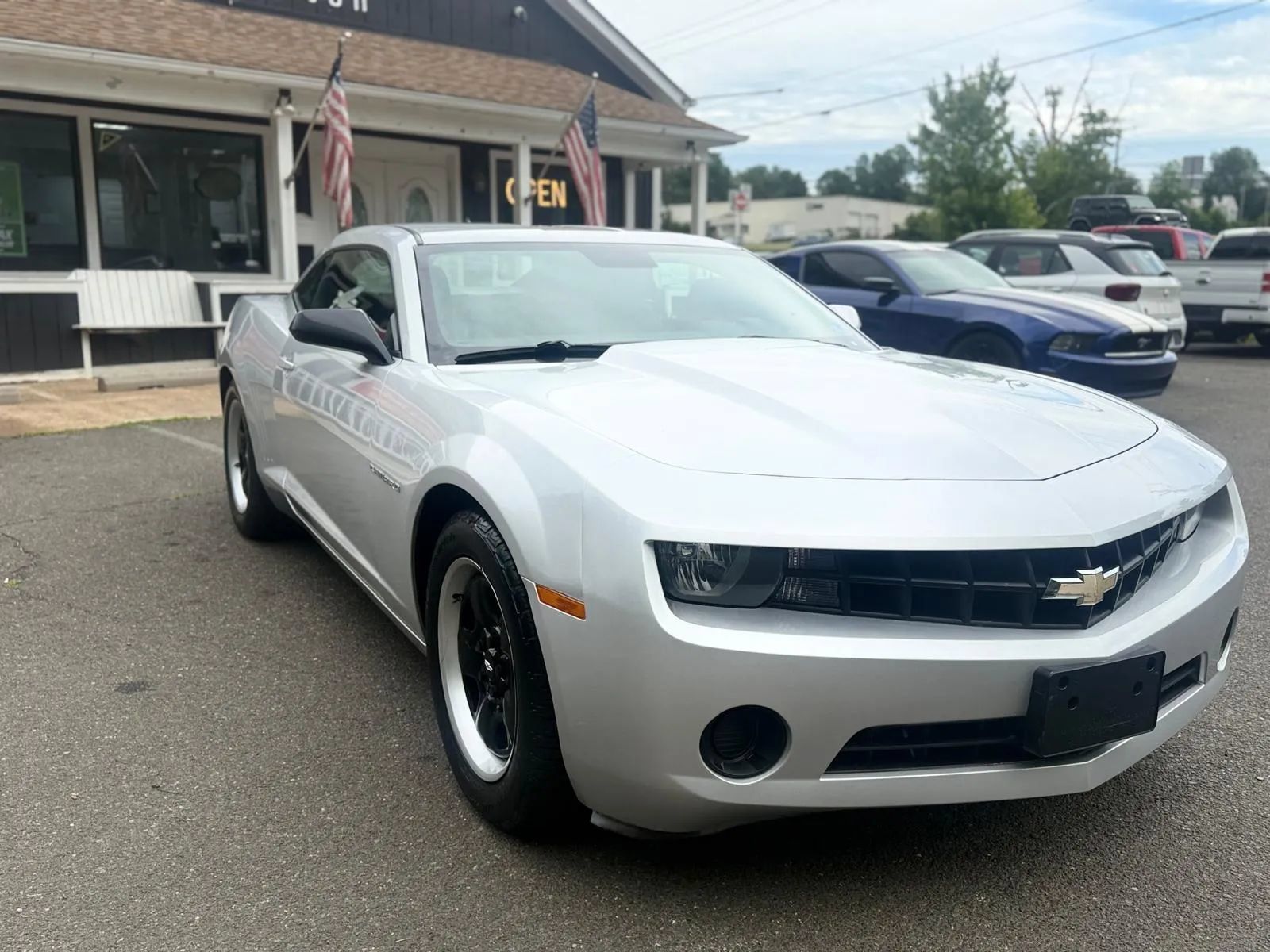 Used 2011 Chevrolet Camaro LS RWD image 1