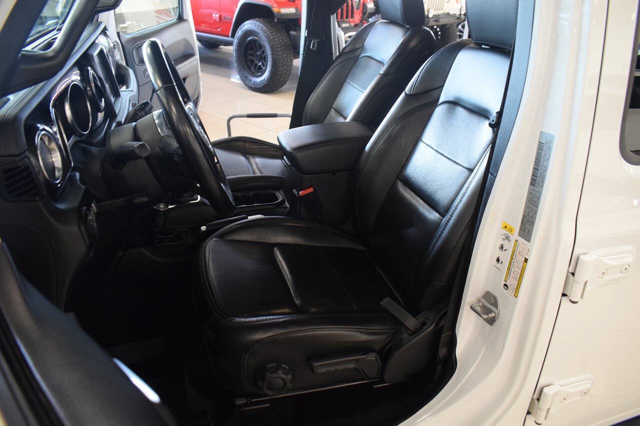 Used 2020 Jeep Wrangler Unlimited Sahara AWD/4WD image 35