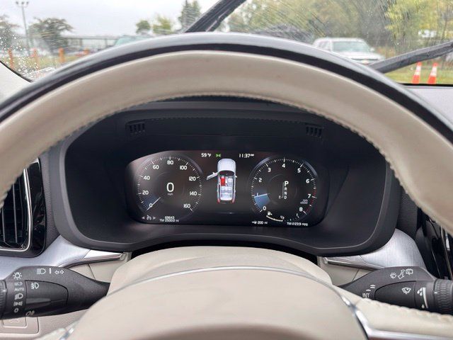 Used 2020 Volvo XC60 T5 Momentum FWD image 25