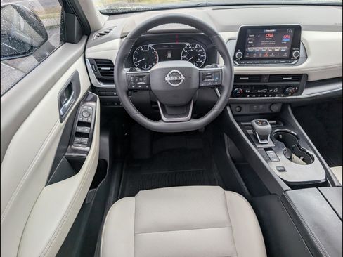 Used 2026 Nissan Rogue SV w/ SV Premium Package image 8