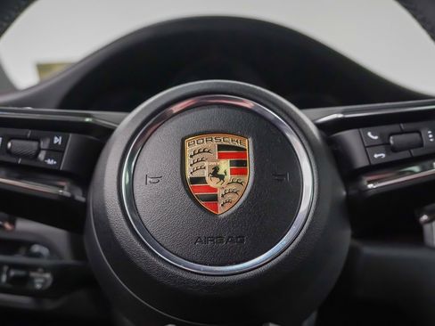 Certified 2025 Porsche Macan image 27