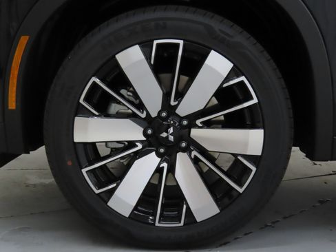 New 2025 Mitsubishi Outlander SE image 26