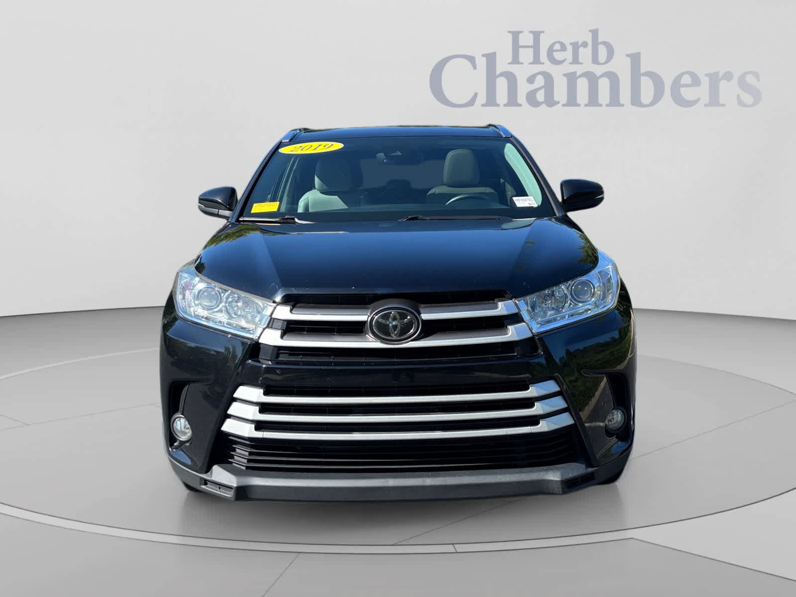 Used 2019 Toyota Highlander XLE AWD/4WD image 3