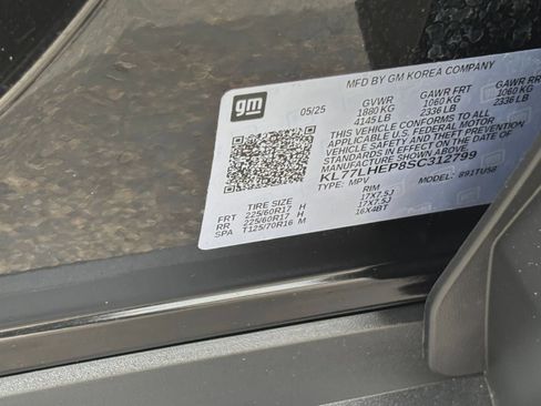 Used 2025 Chevrolet Trax LT FWD image 25