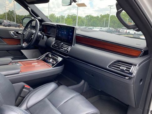 Used 2024 Lincoln Navigator Reserve AWD/4WD image 30
