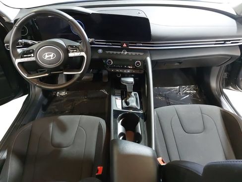Certified 2024 Hyundai Elantra SEL w/ Convenience Package FWD image 9