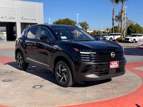 New 2026 Nissan Kicks SV w/ SV Premium Package image 2