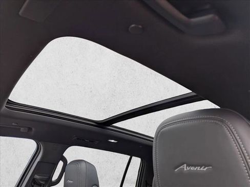 Used 2025 Buick Enclave Avenir w/ Super Cruise Package image 17