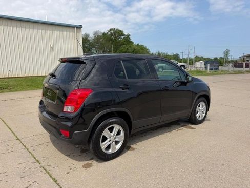 Used 2022 Chevrolet Trax LS w/ Tint and Cruise Package image 3