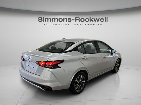 Used 2025 Nissan Versa SV image 5