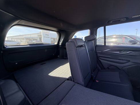 New 2025 Jeep Grand Cherokee Laredo X w/ Luxury Tech Group I image 16