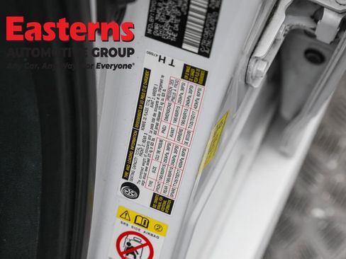 Used 2022 Toyota Prius LE image 31