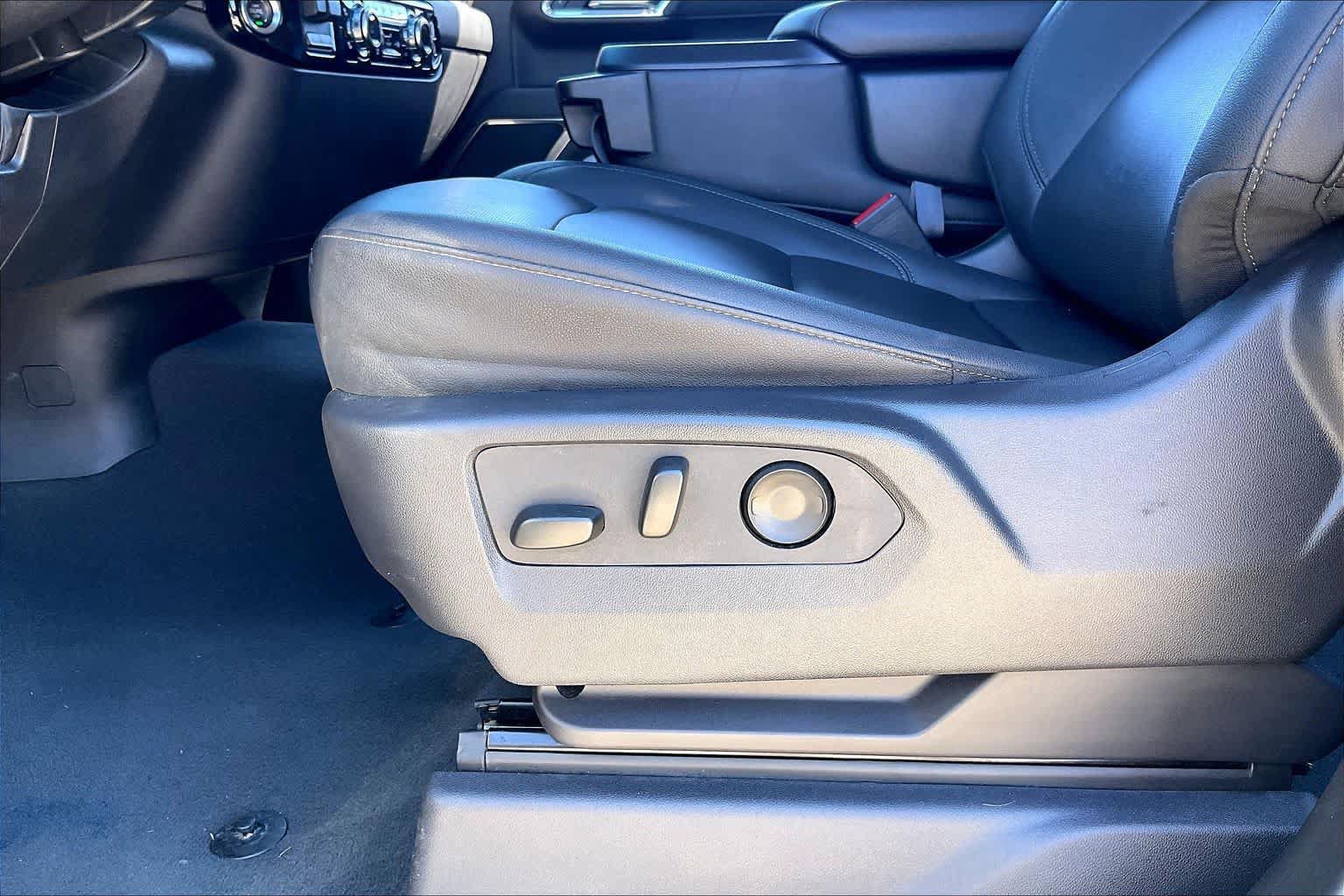 Used 2026 GMC Sierra 1500 SLT RWD image 32