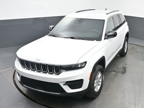 Used 2024 Jeep Grand Cherokee Laredo w/ Luxury Tech Group I AWD/4WD image 36