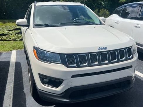 Used 2020 Jeep Compass Latitude w/ Popular Equipment Group FWD image 2