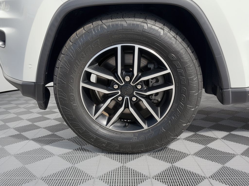 Used 2021 Jeep Grand Cherokee Trailhawk w/ Trailhawk Luxury Group AWD/4WD image 13