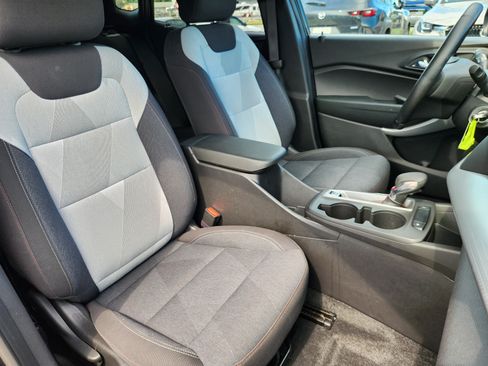 Used 2024 Chevrolet Trax RS w/ Sunroof Package FWD image 14