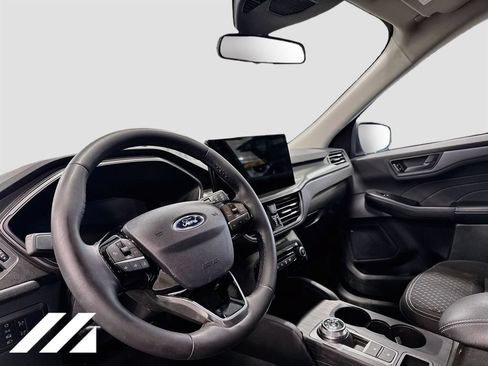 Used 2023 Ford Escape Active w/ Tech Pack #1 AWD/4WD image 9
