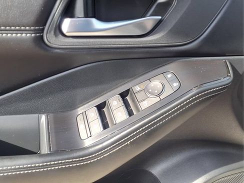 Used 2024 Nissan Rogue SL AWD/4WD image 23