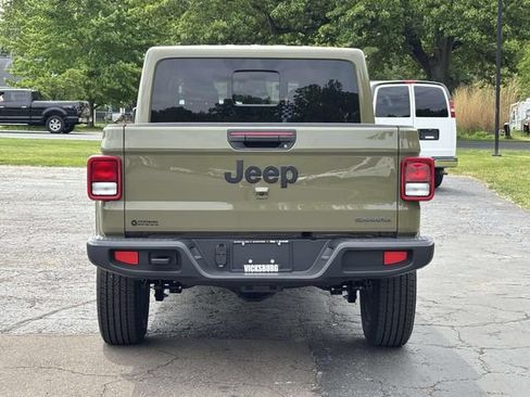 New 2026 Jeep Gladiator Sport AWD/4WD image 31