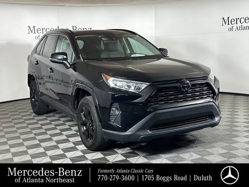 Used 2021 Toyota RAV4 XLE w/ Convenience Package FWD image 1