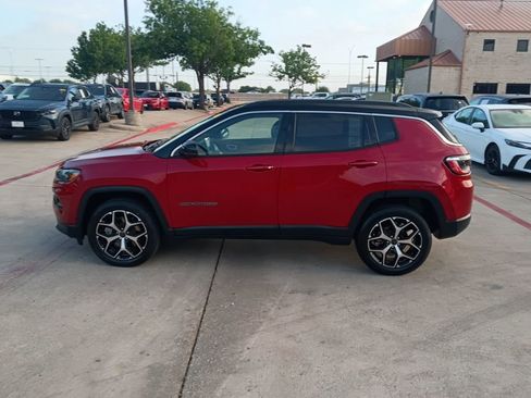 Used 2025 Jeep Compass Limited image 4