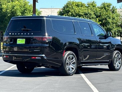 Used 2023 Jeep Wagoneer L Series II RWD image 11