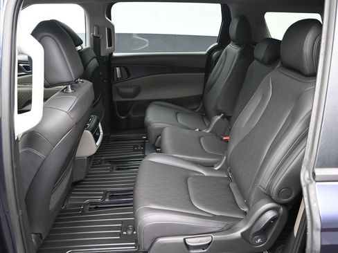 New 2026 Kia Carnival FWD image 28