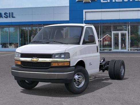 New 2026 Chevrolet Express 3500 w/ Power Convenience Package RWD image 6