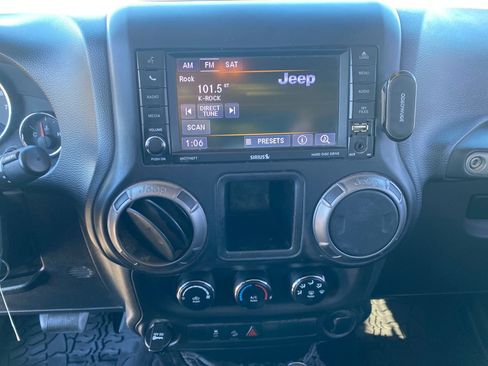 Used 2018 Jeep Wrangler Sport AWD/4WD image 17