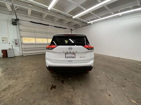 Used 2024 Nissan Rogue SV image 5