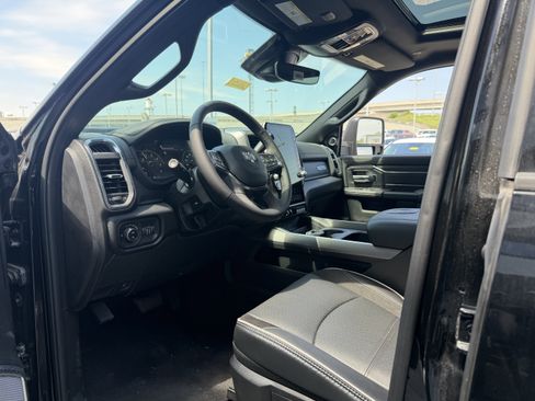 New 2026 RAM 3500 Laramie AWD/4WD image 31