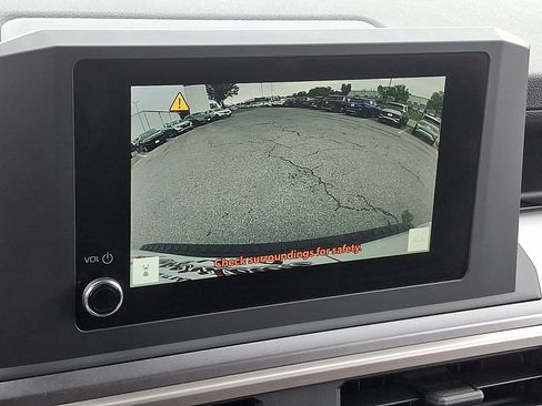 Used 2025 Toyota 4Runner SR5 AWD/4WD image 18