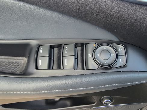 Used 2023 Buick Enclave Essence image 19